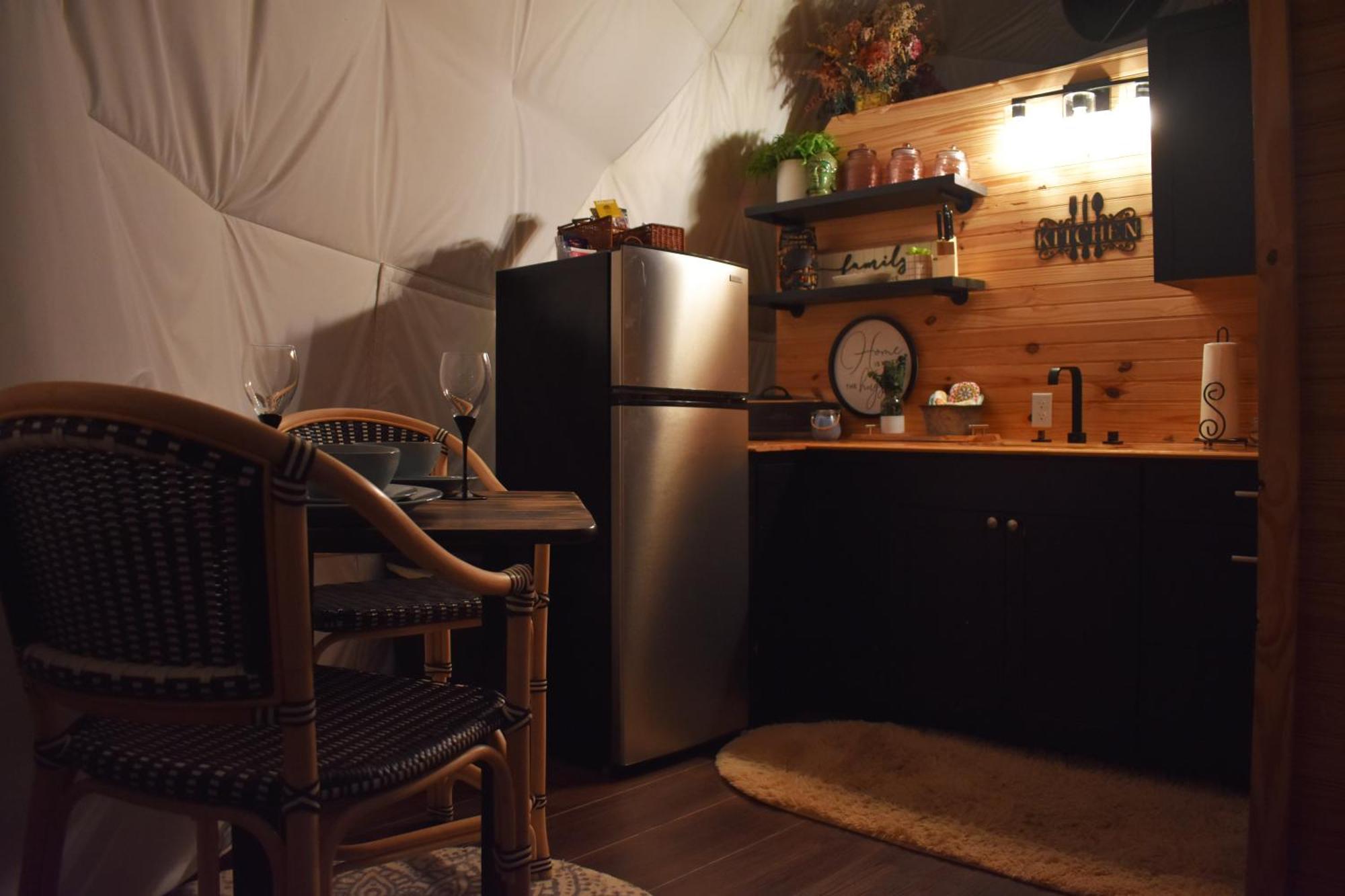 Hotel Waterfront Luxury Glamping Dome Rogersville Exterior foto